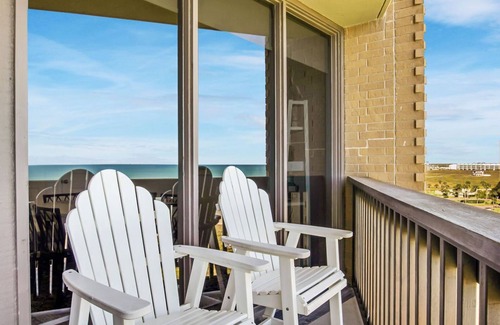Port Aransas Condo | Sandpiper Condominiums 702, Panoramic Gulf Views w/direct access to Mustang Island/Port A beaches.