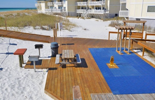 Holiday Isle Condo | Sandpiper Cove Unit 4133 Your Destin Beach Getaway With Free Beach Service
