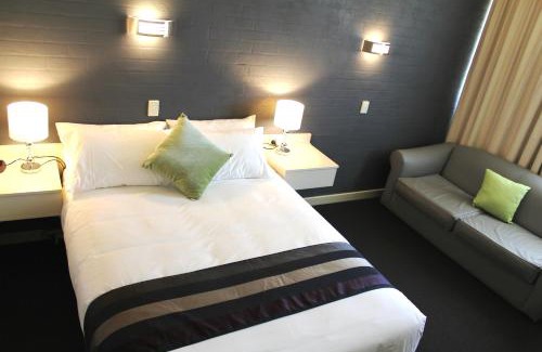 Mount Muirhead Hotel | Sandpipers @ Millicent