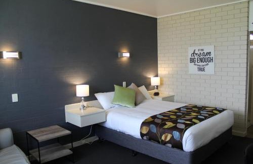 Mount Muirhead Hotel | Sandpipers @ Millicent