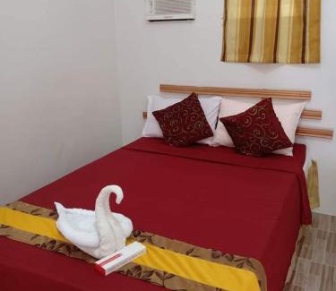 Puerto Galera Apartment | Sandstorm Lodge and Cafe