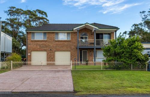 Callala Beach House | Sandy Adventures - Pet Friendly - 1 MIn to Beach