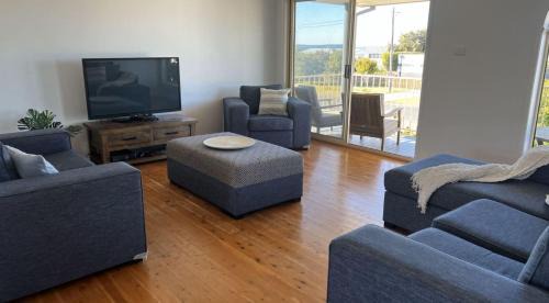 Callala Beach House | Sandy Adventures - Pet Friendly - 1 MIn to Beach