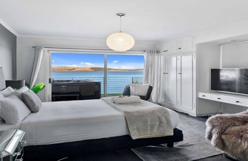 Sandy Bay House | Sandy Bay Splendour - heated pool w/ shoreline access, so close to Hobart's CBD