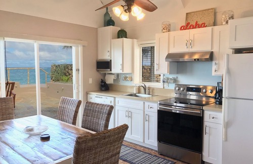 Hauula House | ★ Sandy Beachfront Home ★ Tiki Bar/Hot Tub/AC/Kayaks + Free WiFi/Laundry/Parking