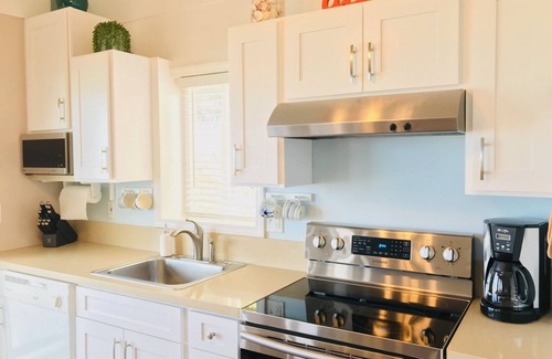 Hauula House | ★ Sandy Beachfront Home ★ Tiki Bar/Hot Tub/AC/Kayaks + Free WiFi/Laundry/Parking