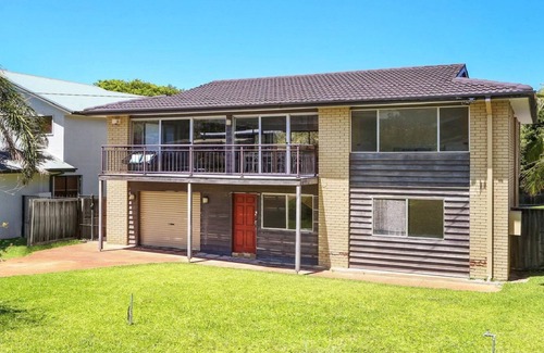 Copacabana House | SANDY BOTTOMS | Pet Friendly | Accom Holidays