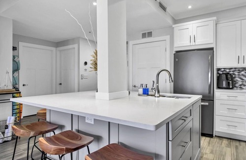 Sandestin Apartment | Sandy Shores Escape · Stunning beach views *Not your grandma’s condo*