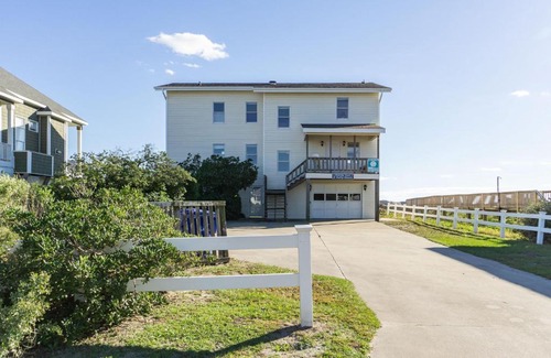 Long Beach House | Sandy Toes and Salty Kisses