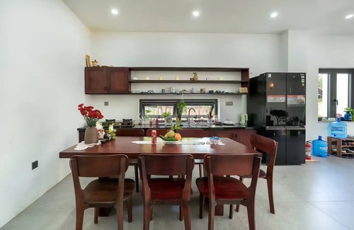 Hue Villa | Sanh homestay pool windows mall