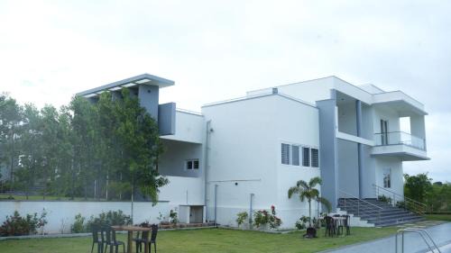 Nelamangala Hotel | Sankalpa Farms