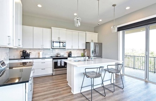 Point Venture House | Santana, Lake Travis Lakefront Paradise
