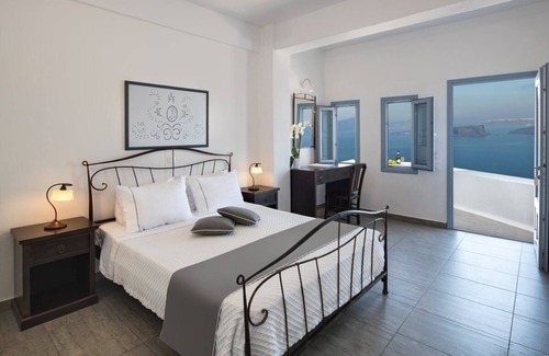 Akrotiri Hotel | Santorini Akrotiri Superb Sea View Shared Pool