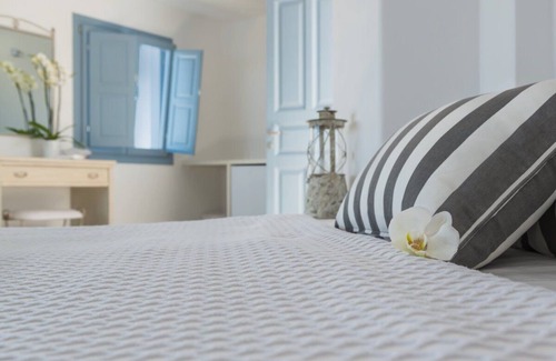 Akrotiri Hotel | Santorini Akrotiri Superb Sea View Shared Pool