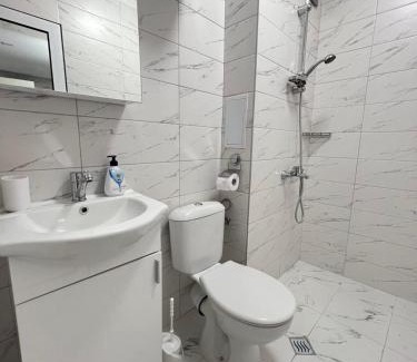 Studentski Grad Apartment | Santorini modern and cosy Apt near UNSS and NSA w WiFi