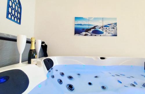 Poitiers Apartment | Santorini, Relaxing Spa, Terrace and Parking