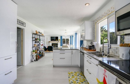 Westbank House | Santorini Skies Lakehouse