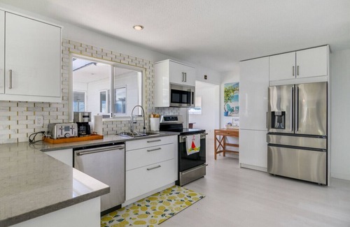 Westbank House | Santorini Skies Lakehouse