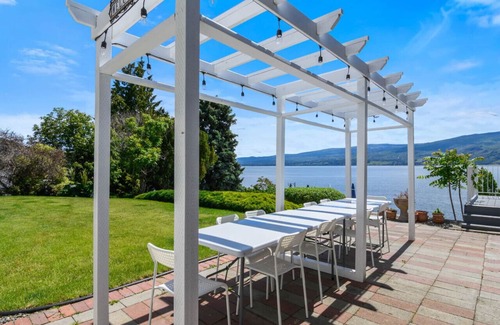 Westbank House | Santorini Skies Lakehouse