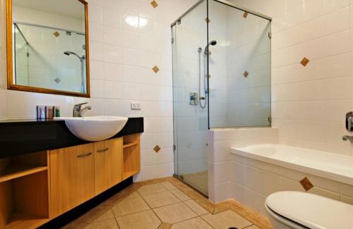 Mudjimba Resort | Santorini Twin Waters