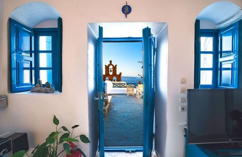 Oia House | SantoriniParadise: BLUE & WHITE cave house, authentic experience, Caldera view
