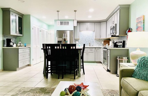 Red Hook Condo | Sapphire Beach; St Thomas USVI; Sleep 4; STEPS FROM BEACH