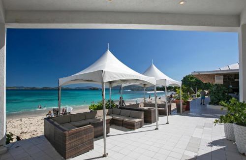 Cabes Point Apartment | Sapphire Beachfront, Free Wi Fi, Pool, Snorkeling Amazing View!