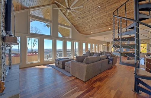 Wolf Laurel House | Sapphire Sky by Carolina Mornings | Hot Tub, Grill &Entertaining Area🎈