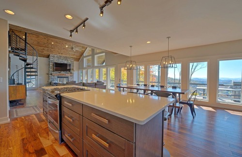 Wolf Laurel House | Sapphire Sky by Carolina Mornings | Hot Tub, Grill &Entertaining Area🎈