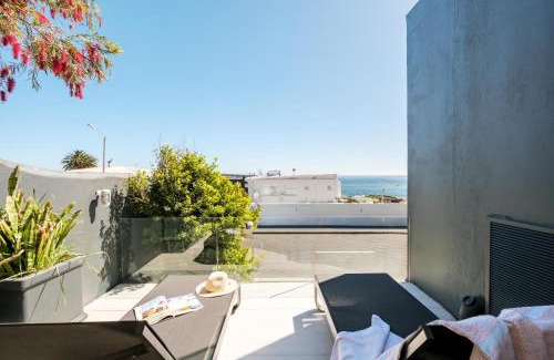 Camps Bay Apartment | Sapphire Tide Suite