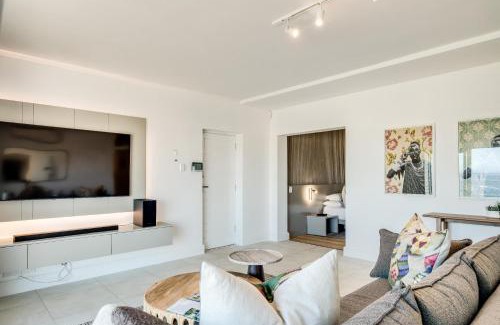 Camps Bay Apartment | Sapphire Tide Suite
