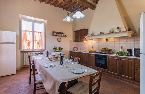 Guamo Apartment | Sara, apartment with big private pool, WiFi. Lucca