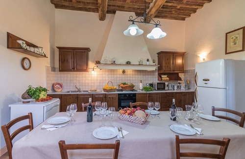 Guamo Apartment | Sara, apartment with big private pool, WiFi. Lucca