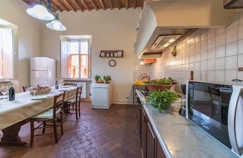 Guamo Apartment | Sara, apartment with big private pool, WiFi. Lucca