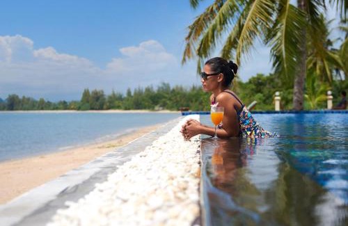 Bang Son Hotel | Sara Beachfront Boutique Resort