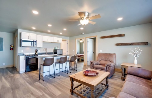 Saratoga Condo | Saratoga Retreat ~ 3 Mi to Saratoga Lake!