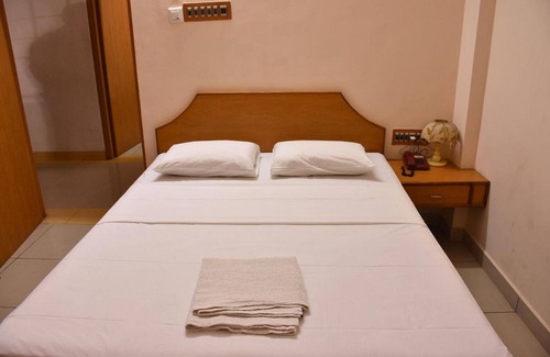 Tiruchendur Hotel | Saravanas lodge