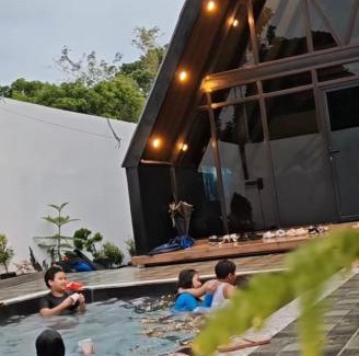 Sariaya Villa | Sariaya Staycation-Pool, Jacuzzi, PS5 and WiFi