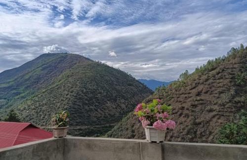 Dirang House | Sarung Homestay