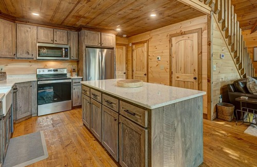 Blue Ridge Cabin | Sasquatch Chalet - Mountain View | Hot Tub | Pool Table | Ping Pong