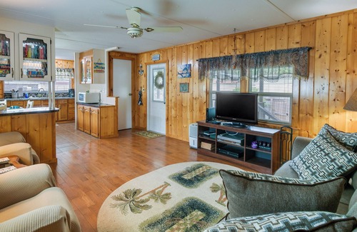 Satsuma House | Satsuma Home w/Fire Pit + Dunns Creek Access!