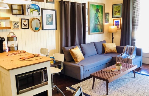 Near East Side House | SATX Tiny Home - Near Alamo, Alamo Dome, & the Historic Pearl