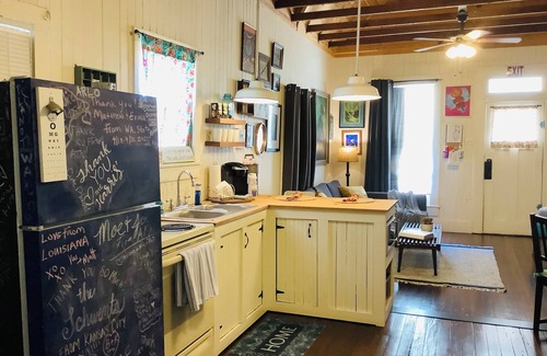 Near East Side House | SATX Tiny Home - Near Alamo, Alamo Dome, & the Historic Pearl