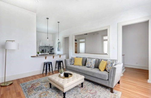 Thomas Square Apartment | Savannah Digs - Stylish | Modern | Convenient