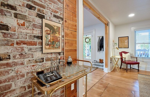 McMinnville House | Savor the Magic of Oregon Wine Country at a 1910 Bungalow