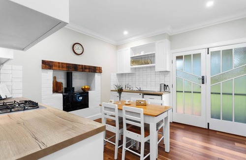 Icy Creek Cottage | Sawmill Cottage in Icy Creek