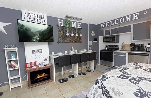 Snowshoe Condo | SC 2211: Contemporary Cozy Studio | Perfect Basecamp for Ski Days & Nights