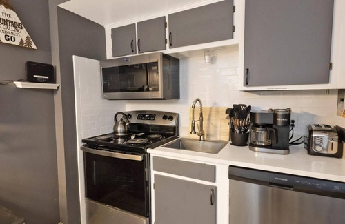 Snowshoe Condo | SC 2211: Contemporary Cozy Studio | Perfect Basecamp for Ski Days & Nights