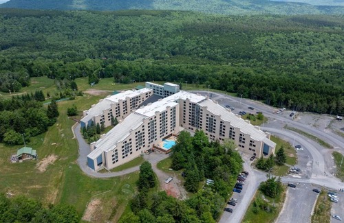 Snowshoe Condo | SC 2214: Adventure Awaits | Slopeside Studio Retreat with Mountain Magic