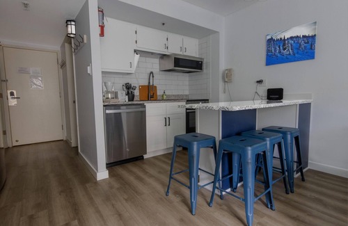 Snowshoe Condo | SC 2217: Cozy Winter Nest | Modern Studio with Fireplace & Easy Slope Access